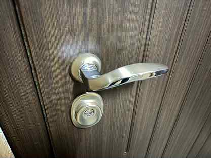 Дверь входная Master Lock